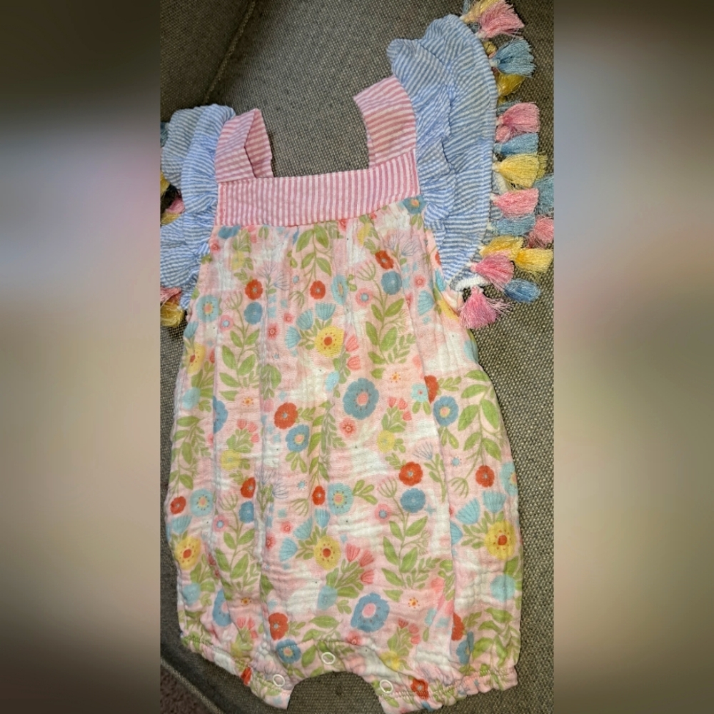 Precious Baby Girl Mud Pie Romber Pastel Romber Snap Leg Pom Pom Sleeves 3-6 Mo